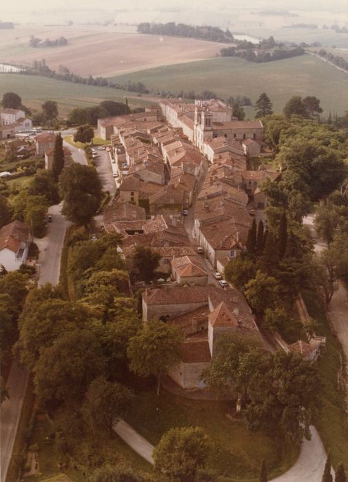 vue aérienne de l’ensemble des bâtiments dans leur environnement