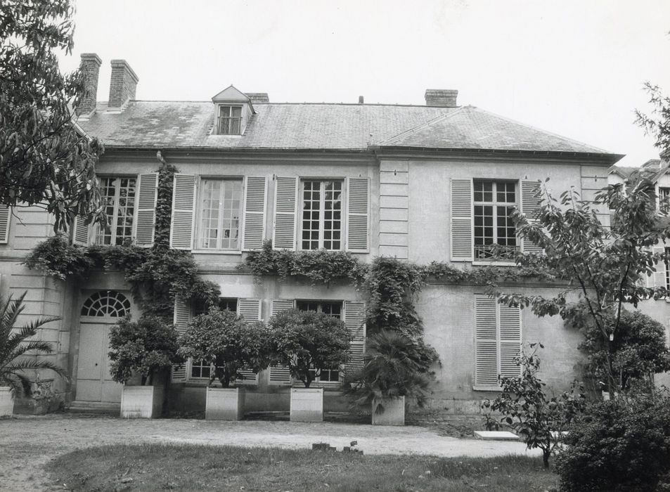 façade nord-ouest, vue partielle