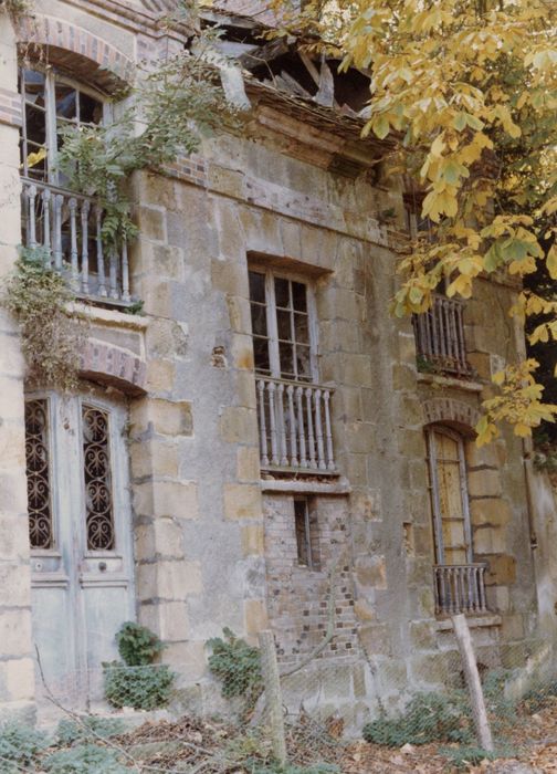 aile de l’ancien pressoir, façade ouest, vue partielle de la partie aménagée tardivement en habitation