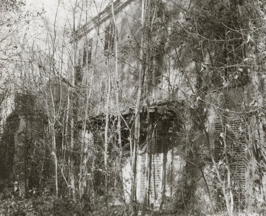 vue partielle des vestiges du château à l’Ouest, façade sud-ouest, vue partielle