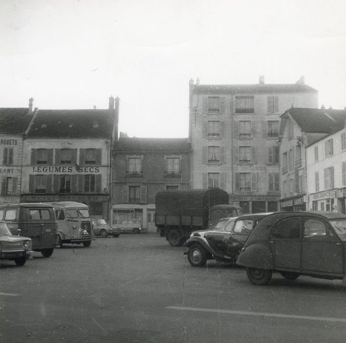 façade nord sur la place de la Halle