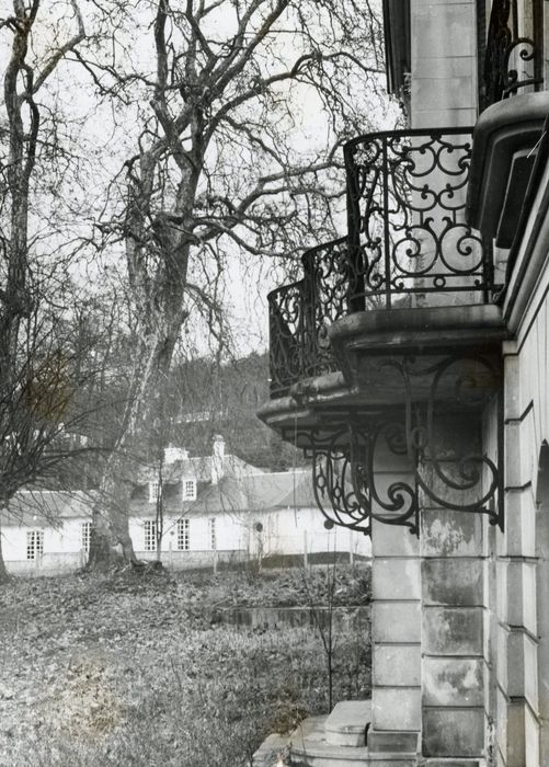 façade sud-ouest, détail du balcon