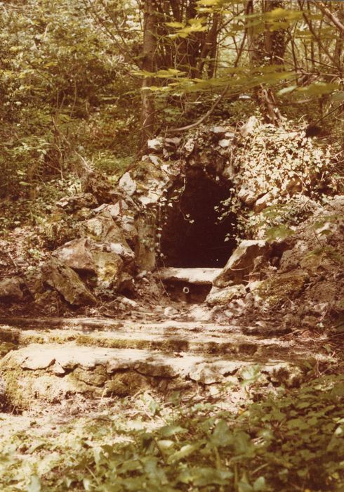 parc,détail d’une grotte