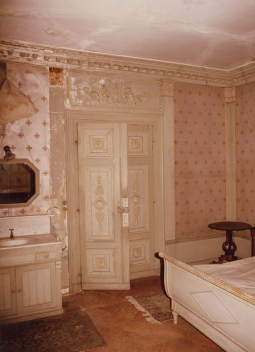 1er étage, chambre est, vantaux de la porte d’accès