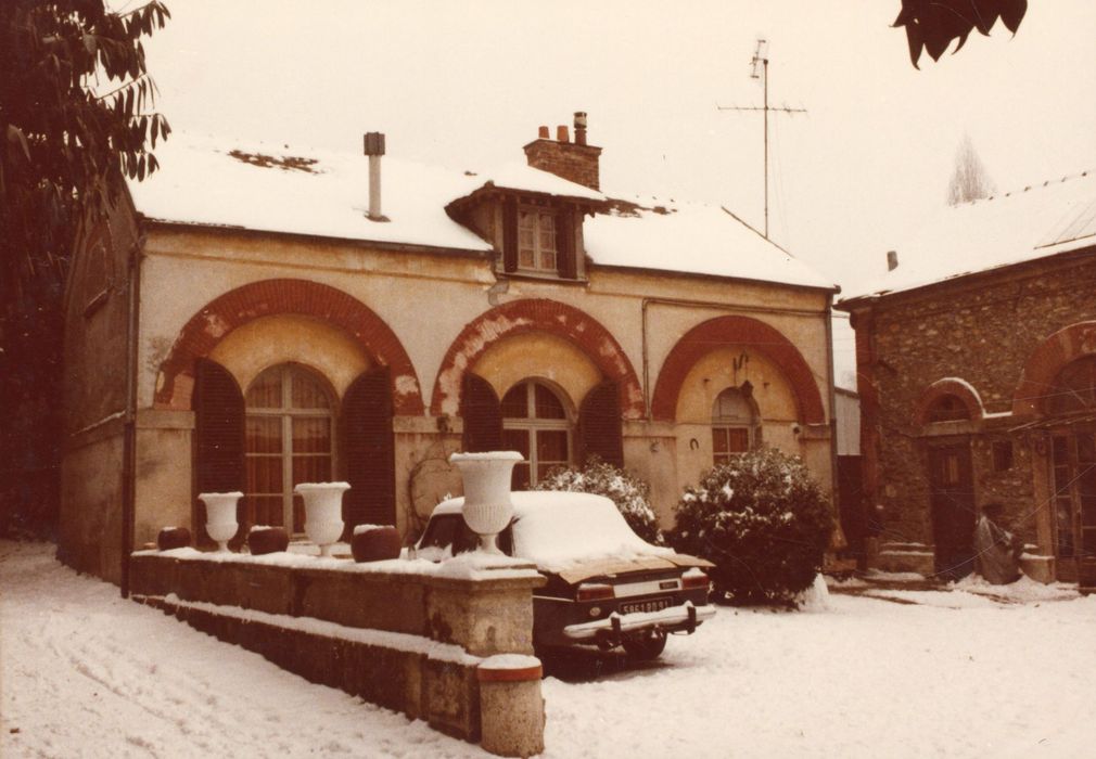 communs, pavillon est, façade ouest