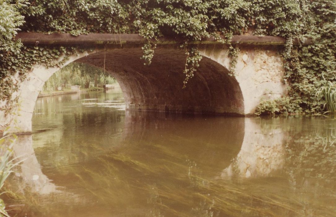 vue partielle du pont depuis l’amont