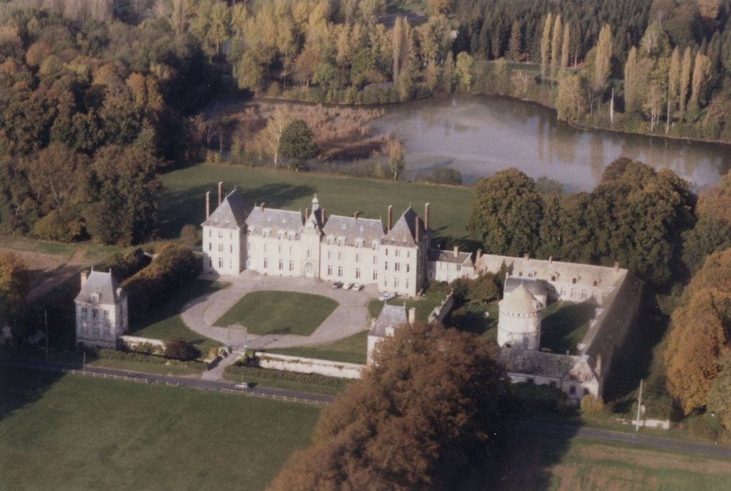 vue aérienne de l’ensemble des bâtiments dans leur environnement