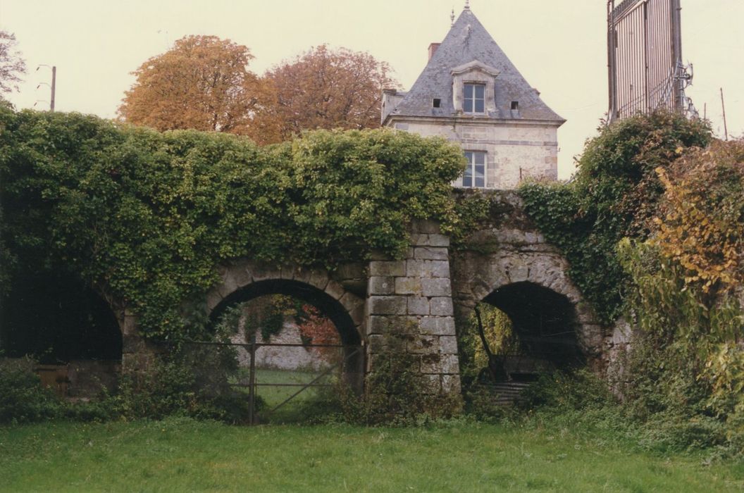 pont au-dessus des douves sud, élévation est