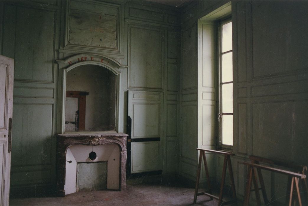 1er étage, chambre, vue partielle des lambris de revêtement