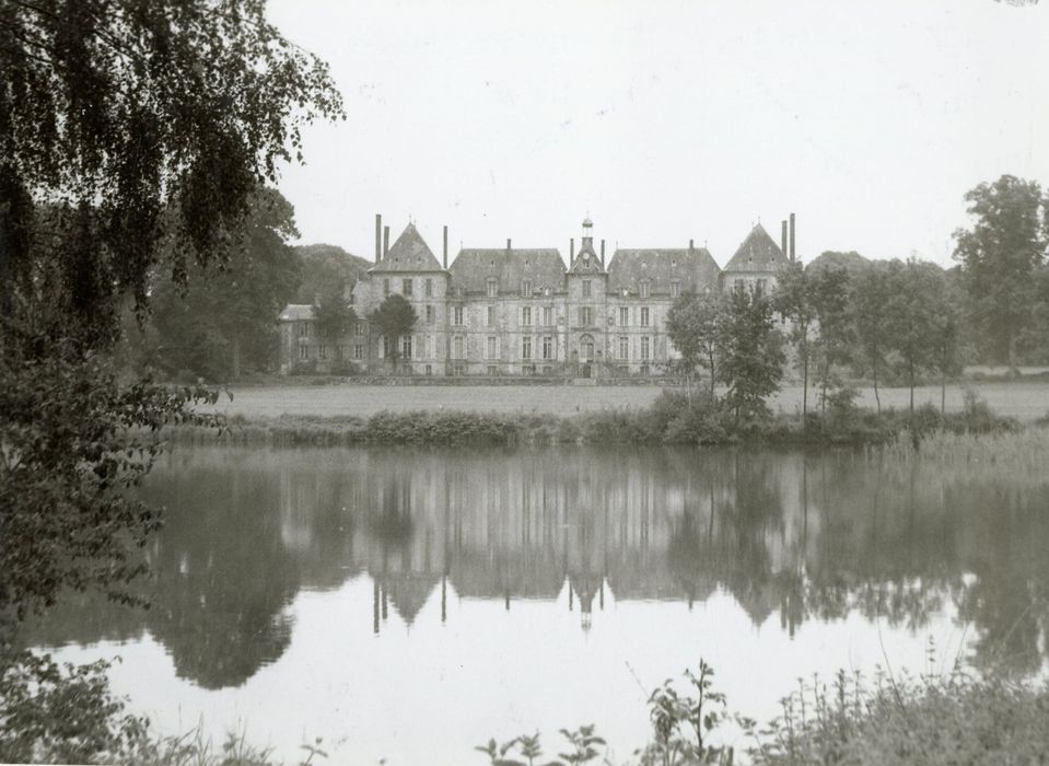 vue générale du château dans son environnement depuis le Nord