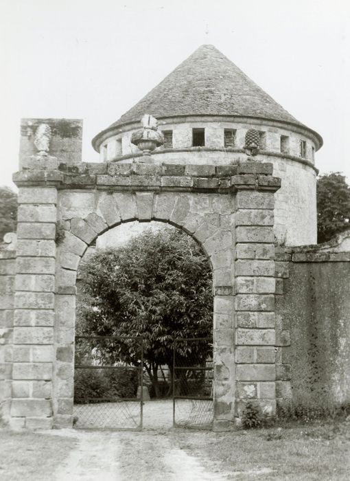 portail d’accès monumental à la cour des communs, élévation ouest