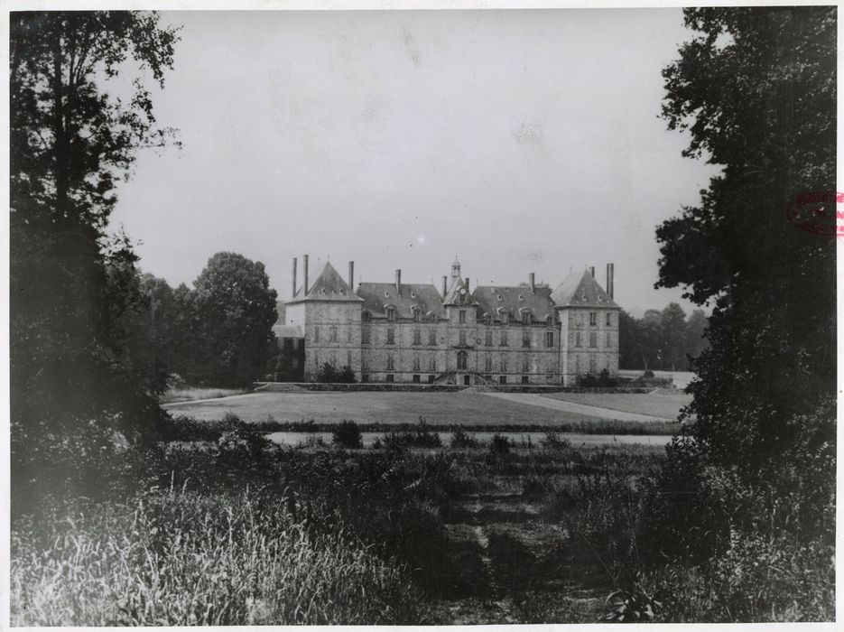 vue générale du château dans son environnement depuis le Nord