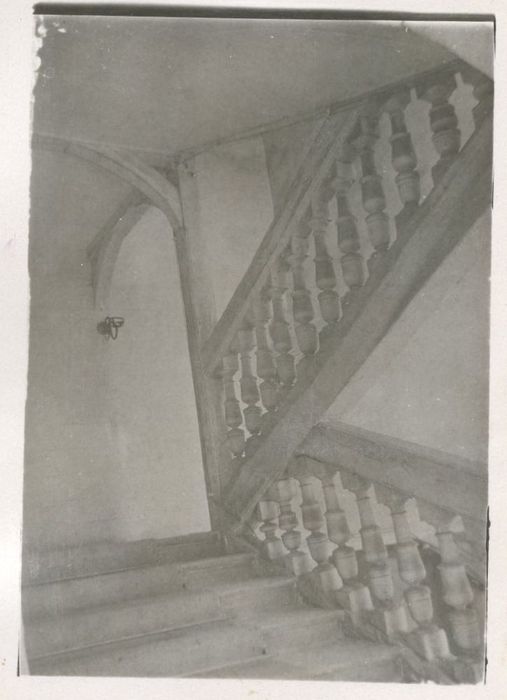 escalier non localisée, vue partielle