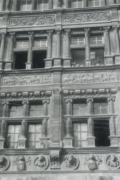 façade sur rue, vue partielle