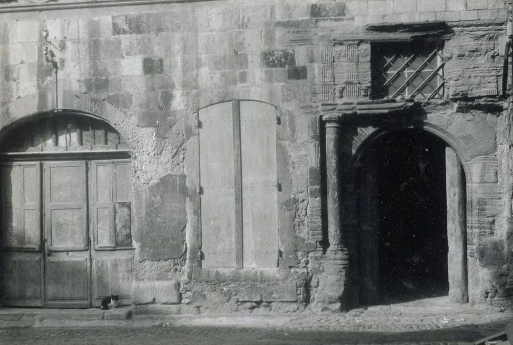 porte d’accès sur rue