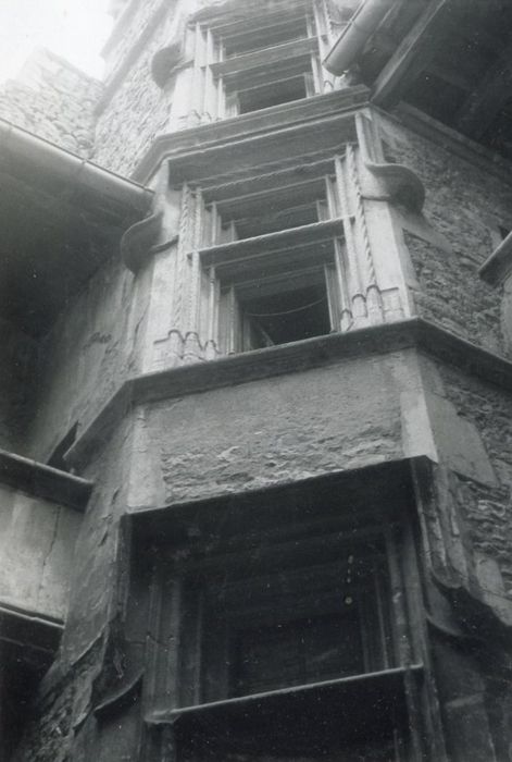 cour intérieure, tourelle d’escalier, vue partielle