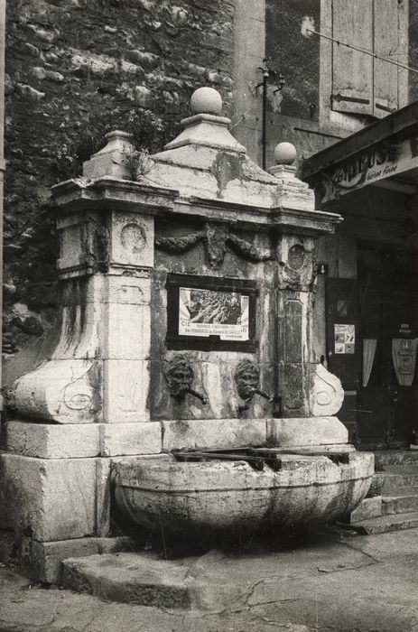 vue générale de la fontaine