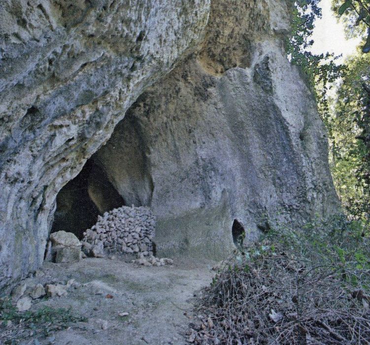 entrée de la grotte (photocopie numérisée)