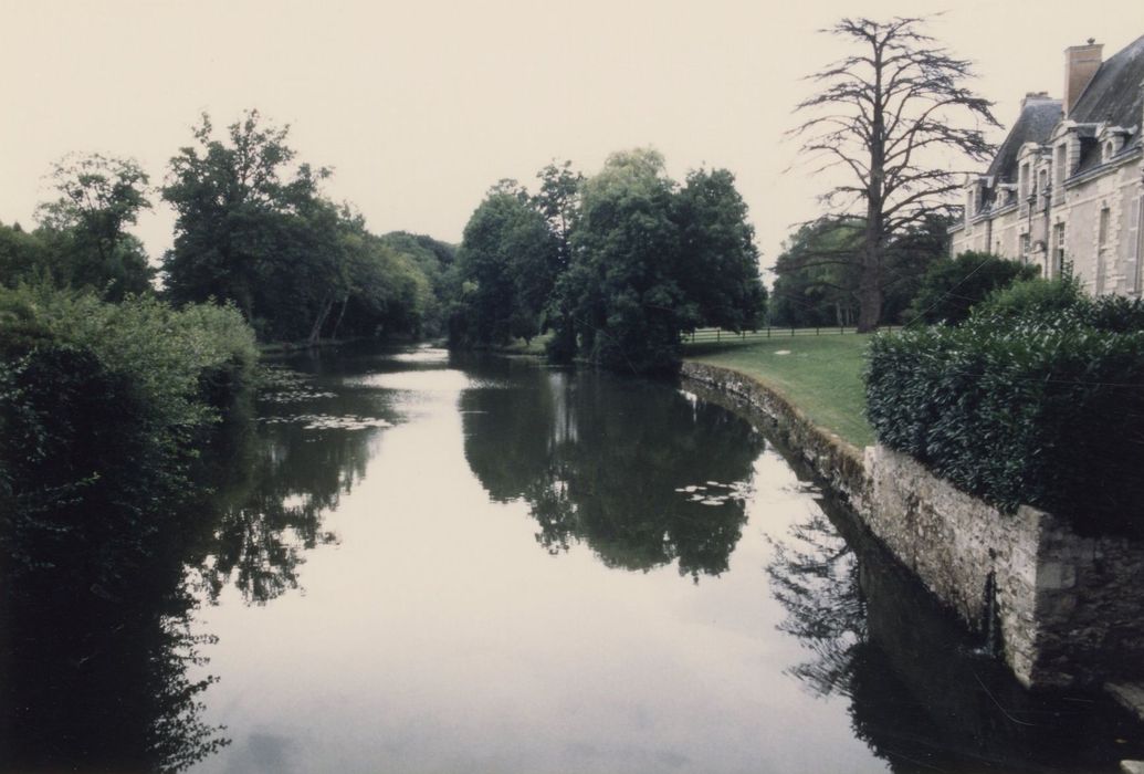 parc, rivière du Cosson depuis la vanne desservant le moulin