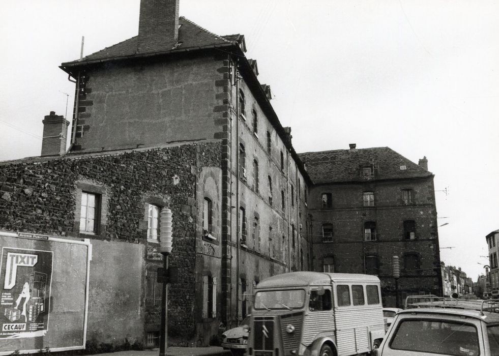 vue générale des façades depuis la rue