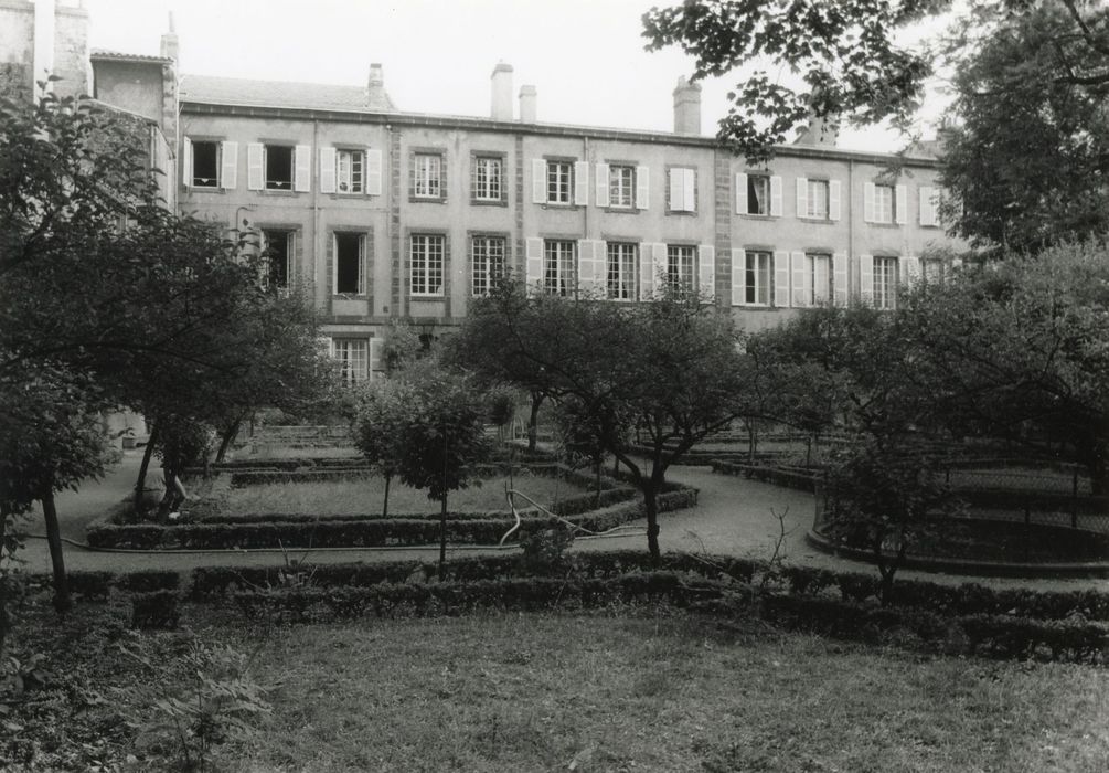 façade sud sur le jardin, vue partielle