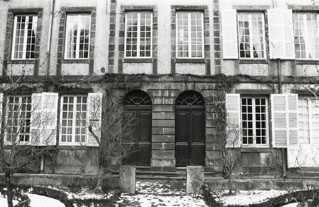 façade sud sur le jardin, vue partielle