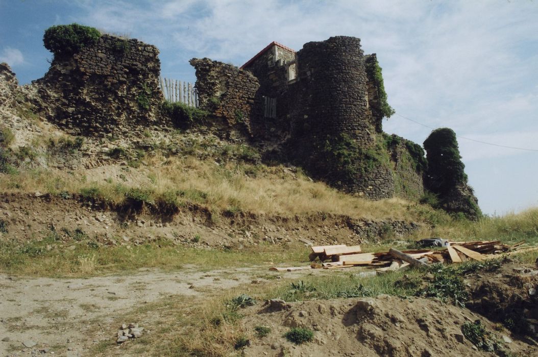 vue partielle des vestiges de la deuxième enceinte, front sud