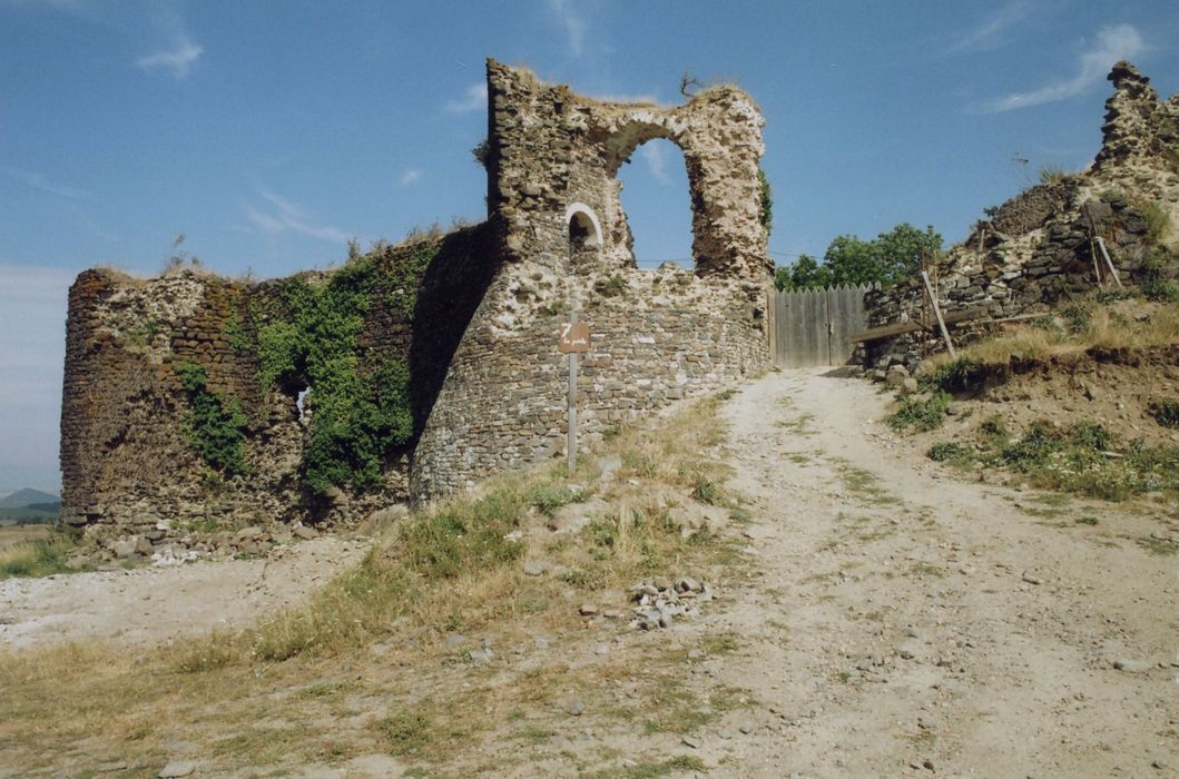 entrée de la deuxième enceinte