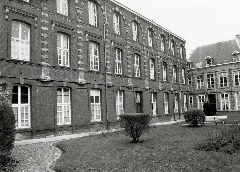 façade sur cour