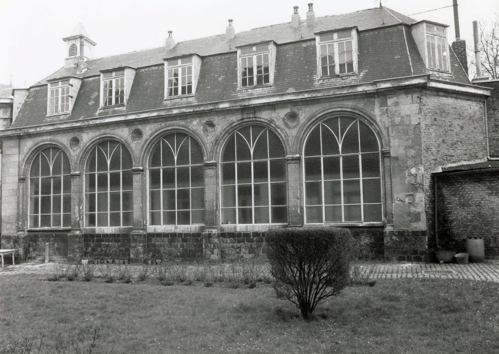 façade sur cour du bâtiment 19e siècle