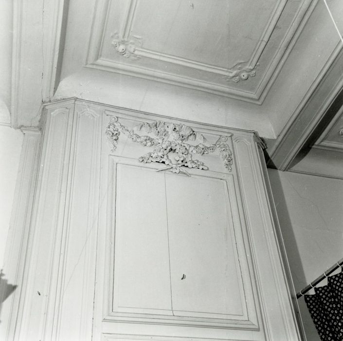 chambre d’entrée, lambris de revêtement, détail