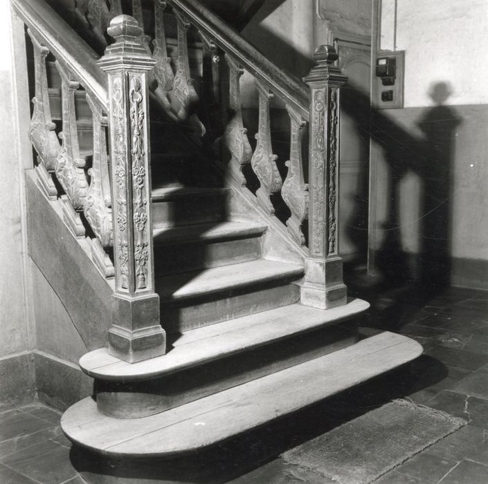 escalier secondaire, vue partielle