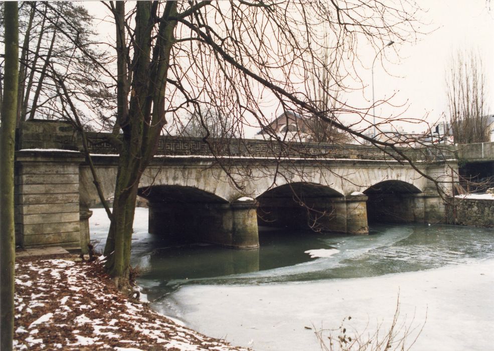 vue générale du pont en amont