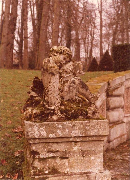 parc, buffet d’eau, détail d’une statue