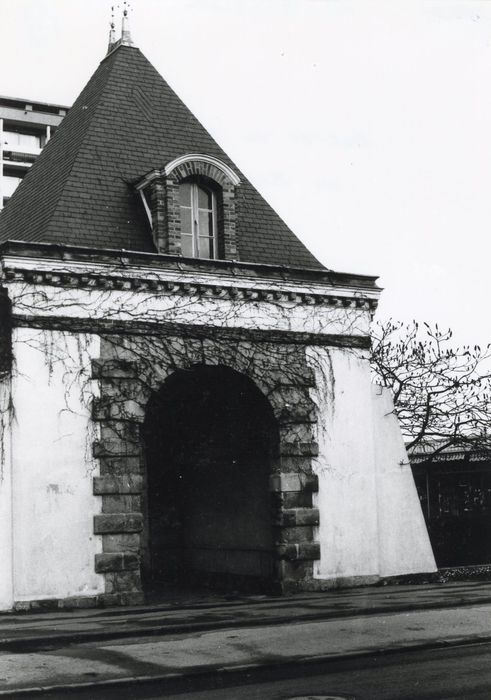 porche d’accès, élévation sur rue