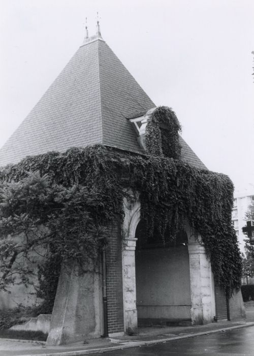 porche d’accès, élévation sur cour