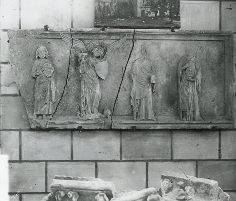 bas-relief (devant d’autel?) : Saint Jean-Baptiste, Annonciation, saint Denis