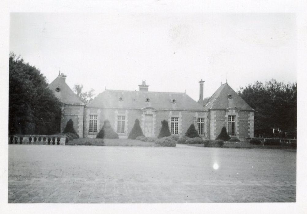 cour d’honneur, bâtiment situé au nord-ouest, façade sud-est