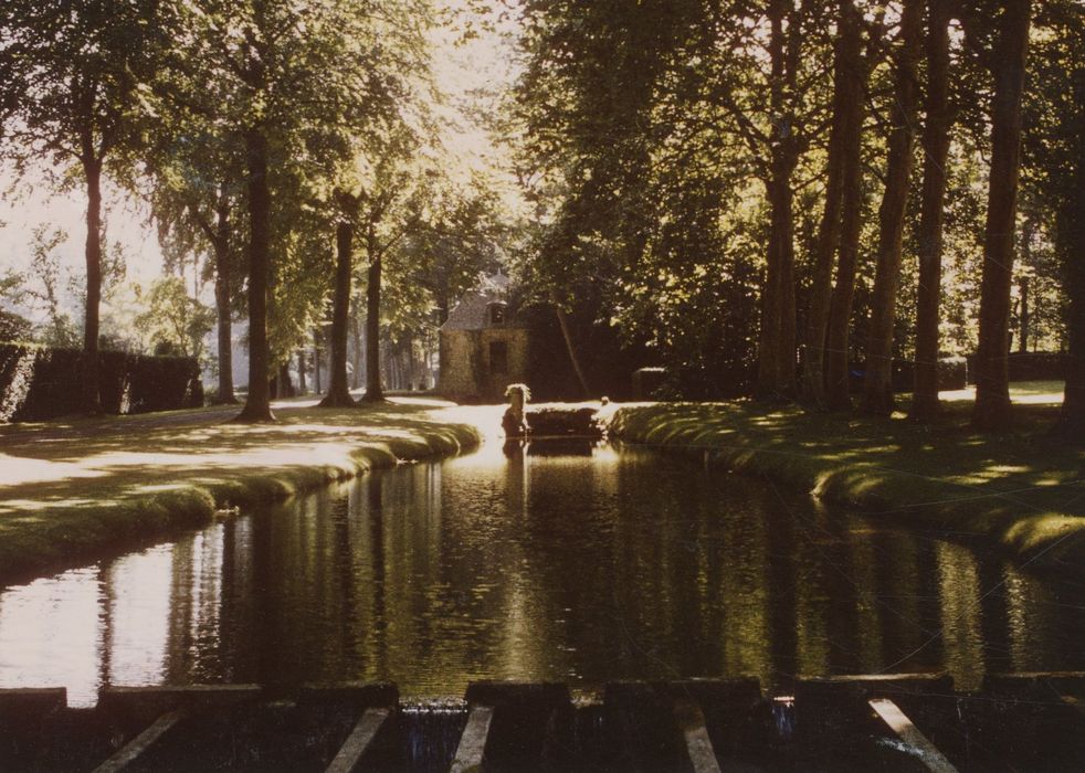 canal creusé dans le prolongement des douves nord-est vers l’ancien moulin