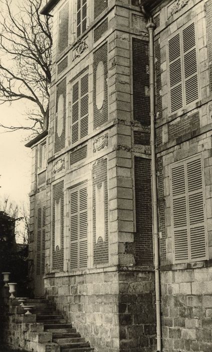 pavillon nord-ouest, vue partielle de la façade