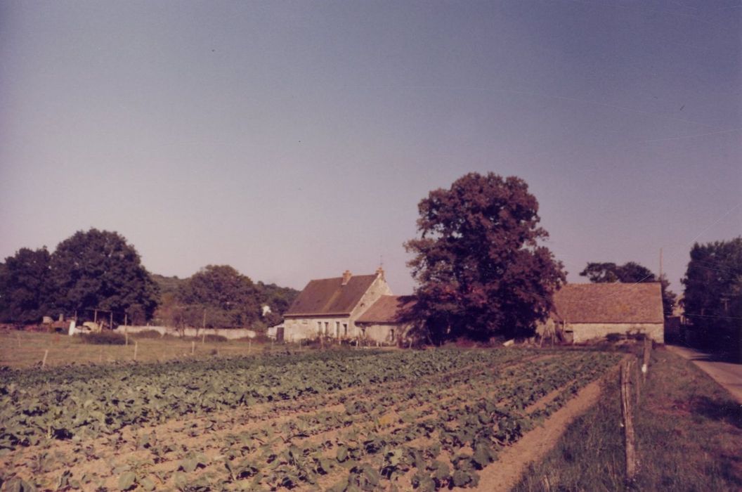 vue partielle des bâtiments dans leur environnement