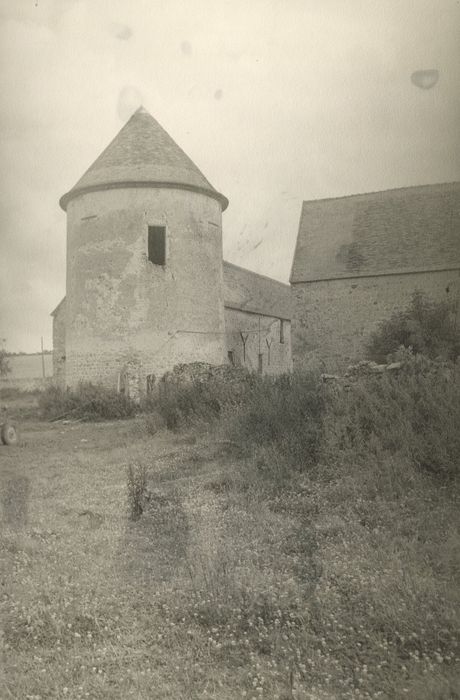 tour située à l’extrémité nord du bâtiment situé à l’Est