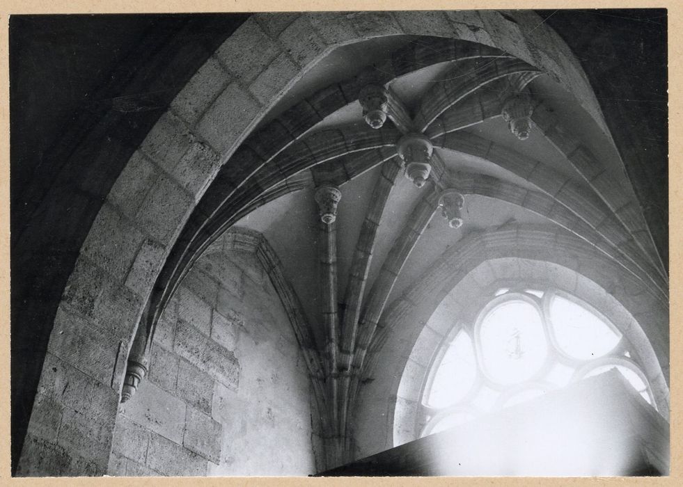 chapelle latérale, vue générale de la voûtes et des clefs pendantes