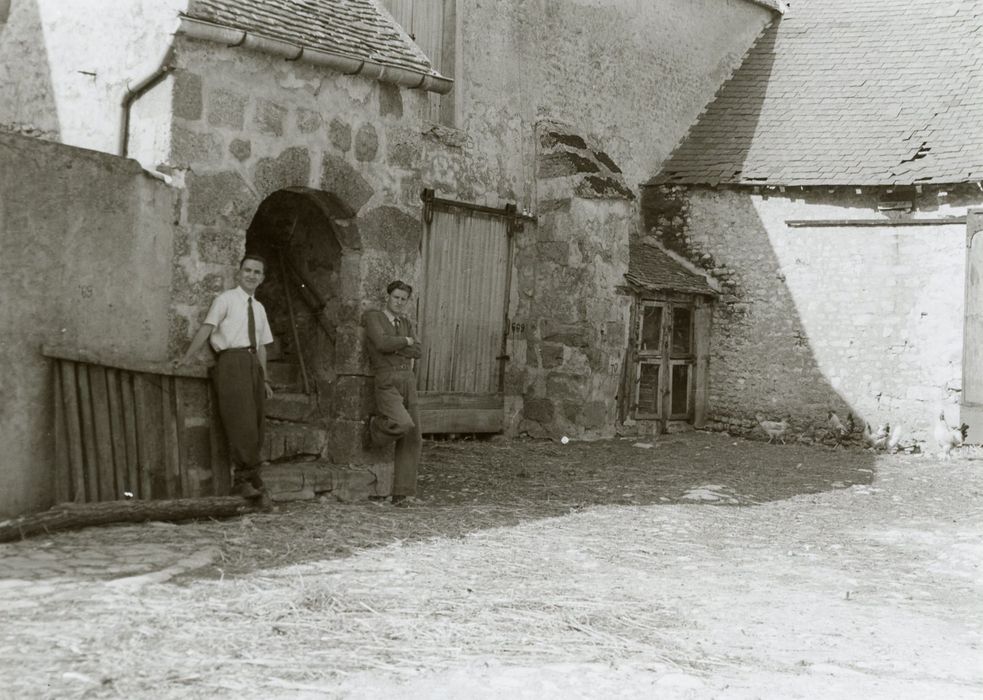 porche d’accès à l’escalier menant au grenier à foin