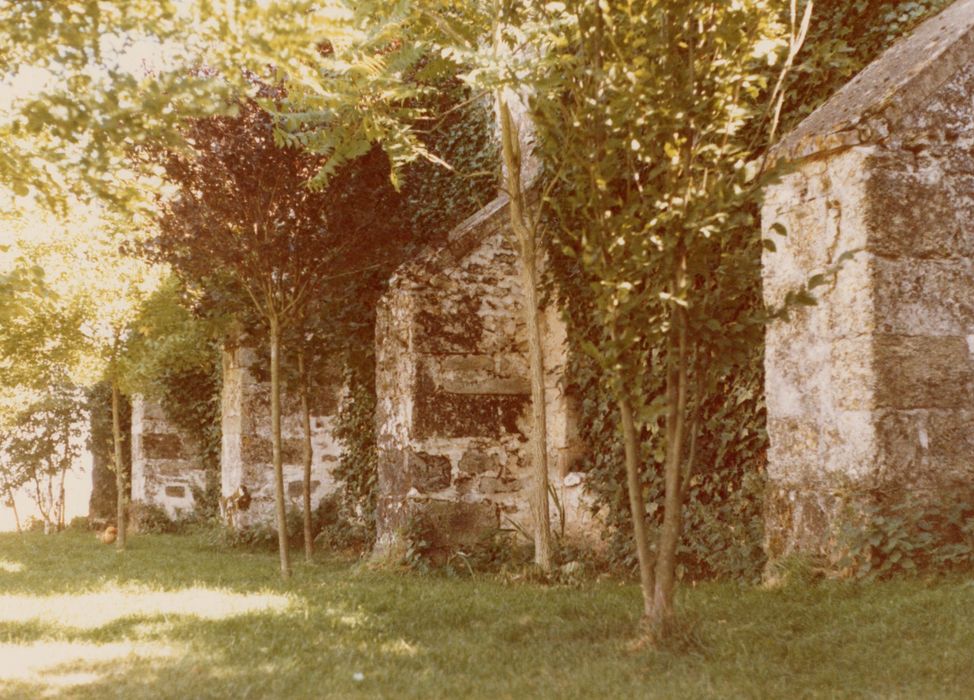 bergerie, façade nord, vue partielle des contreforts