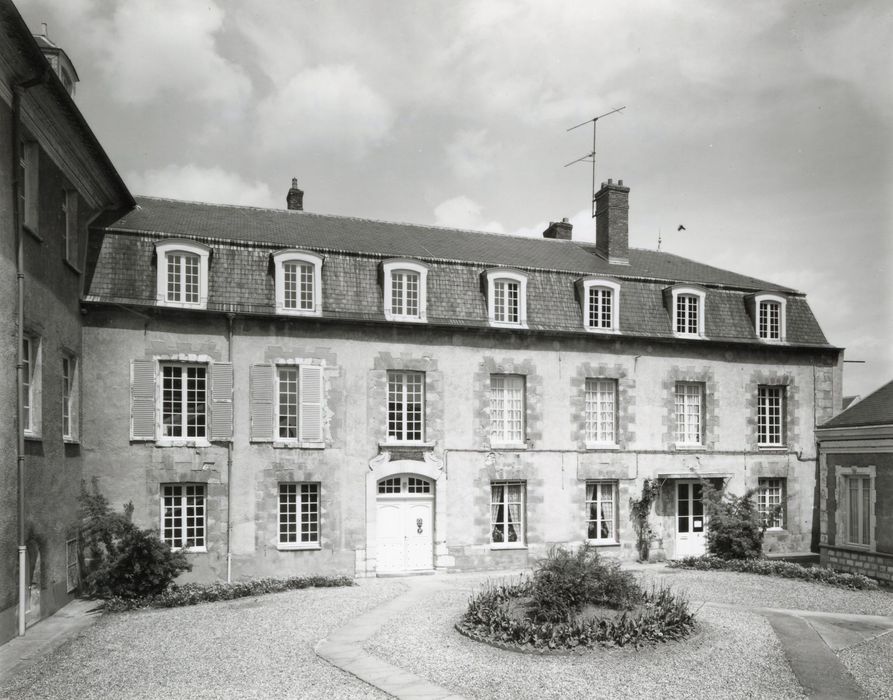 aile de la communauté, façade sud