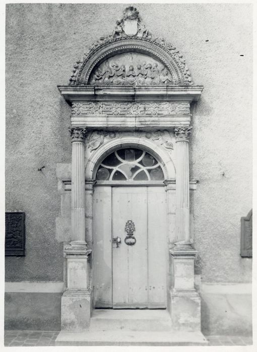 porte d’accès sur cour