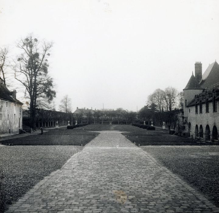 cour d’honneur, grande perspective ouest