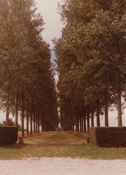 grande perspective ouest dans l’axe de la cour d’honneur