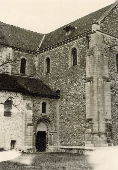 angle nord-est du transept avec le chevet